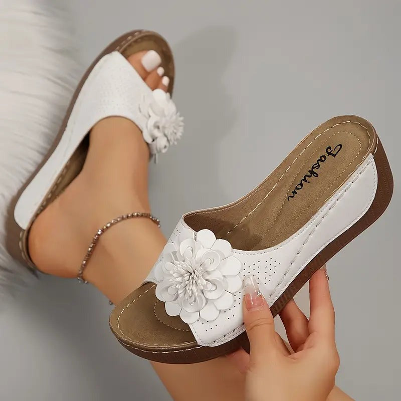 DELFINA - SANDALIAS DE CUÑA CON FLOR