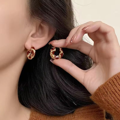 ABRIL - PENDIENTES DORADOS ELEGANTES