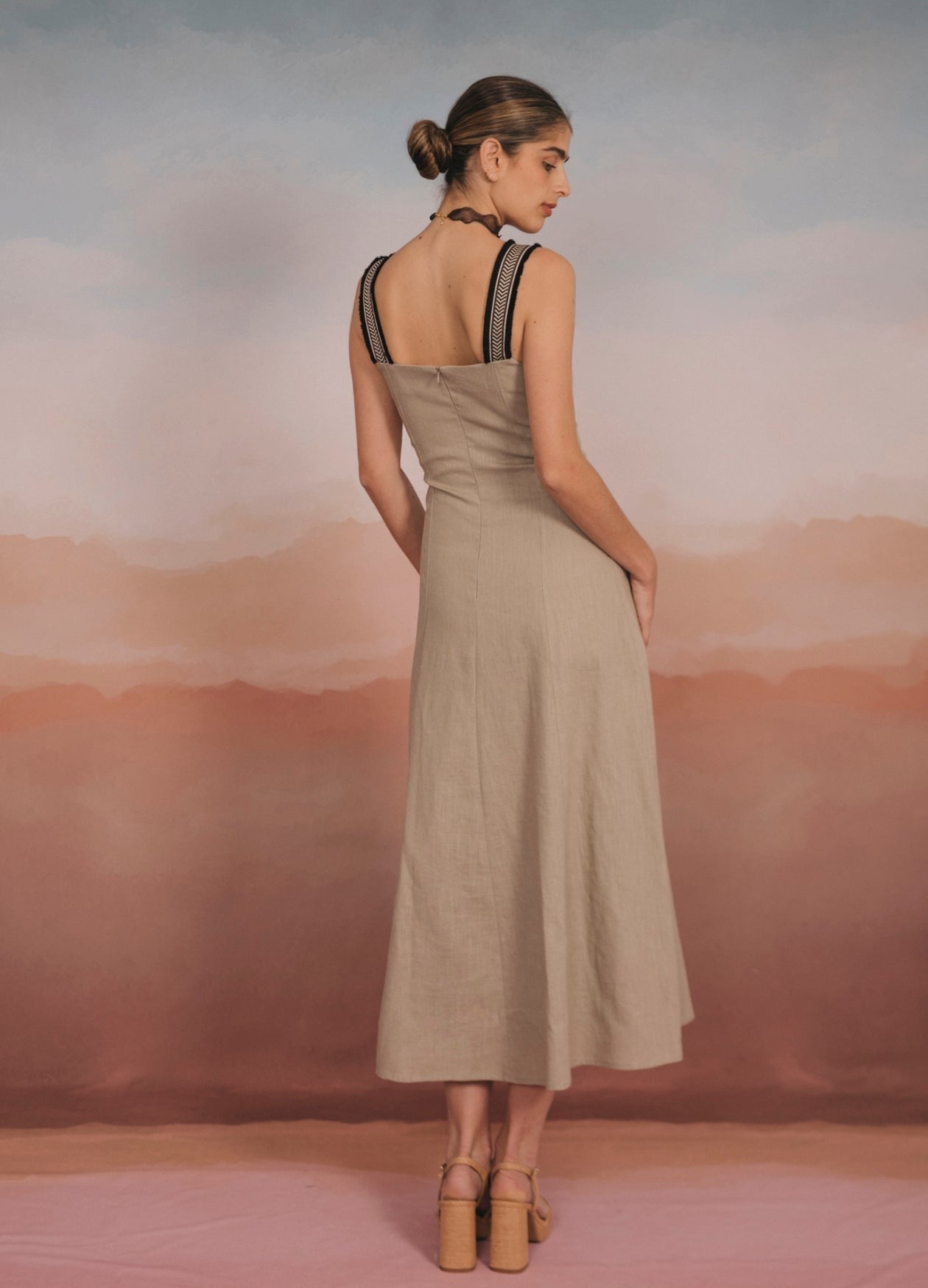ANTONIETA - VESTIDO CON ESCOTE CUADRADO