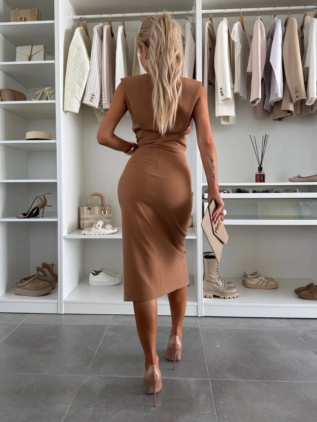 MONI - VESTIDO ENTALLADO SIN MANGAS